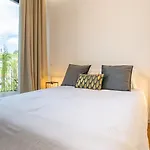 Entire Villa, Bay Views, Private Rooftop & Bbq