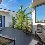 Entire Villa, Bay Views, Private Rooftop & Bbq *