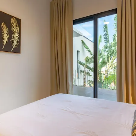 Entire Villa, Bay Views, Private Rooftop & Bbq Villa