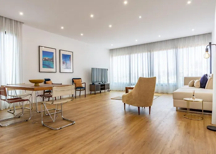 Entire Villa, Bay Views, Private Rooftop & Bbq * Funchal (Madeira)