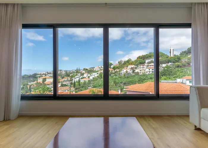 Entire Villa, Bay Views, Private Rooftop & Bbq * Funchal (Madeira)