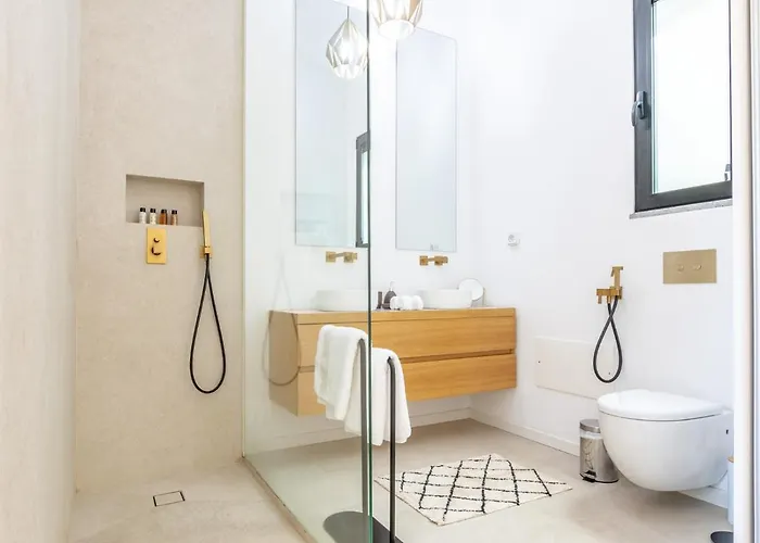 Entire Villa, Bay Views, Private Rooftop & Bbq Villa