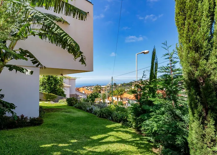 Villa Entire Villa, Bay Views, Private Rooftop & Bbq