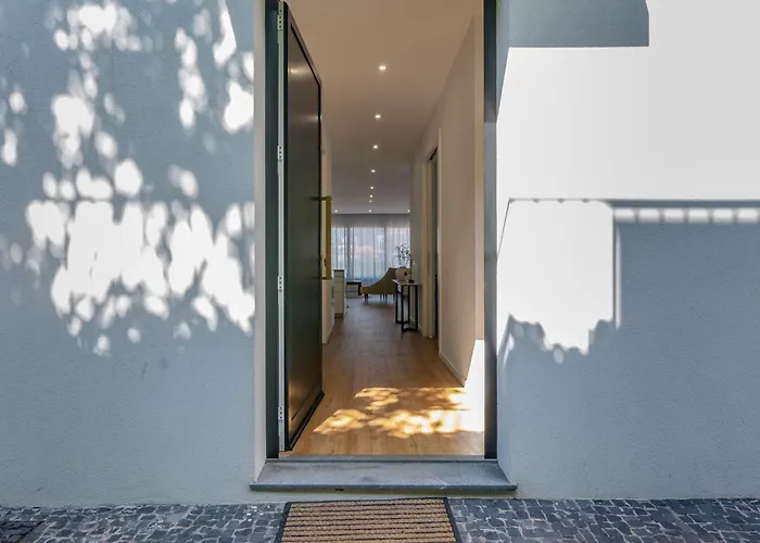 Entire Villa, Bay Views, Private Rooftop & Bbq