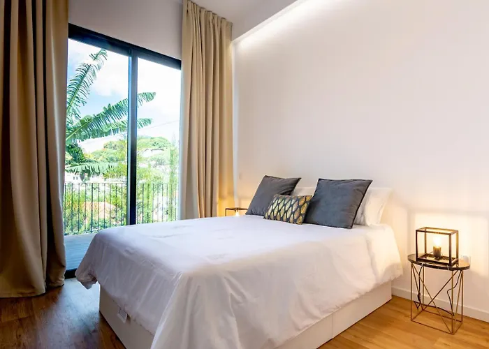 Villa Entire Villa, Bay Views, Private Rooftop & Bbq