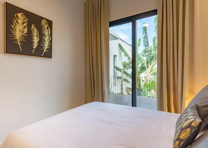 Entire Villa, Bay Views, Private Rooftop & Bbq Villa