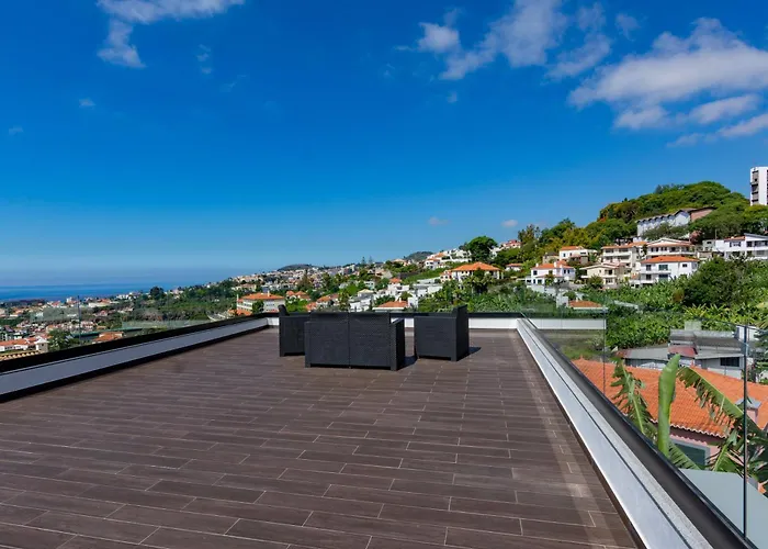 Villa Entire Villa, Bay Views, Private Rooftop & Bbq