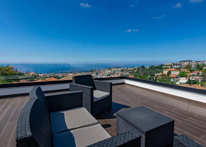 Entire Villa, Bay Views, Private Rooftop & Bbq Funchal (Madeira)