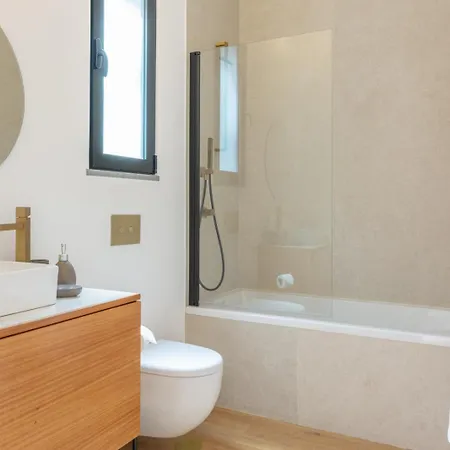 Entire Villa, Bay Views, Private Rooftop & Bbq 别墅 丰沙尔